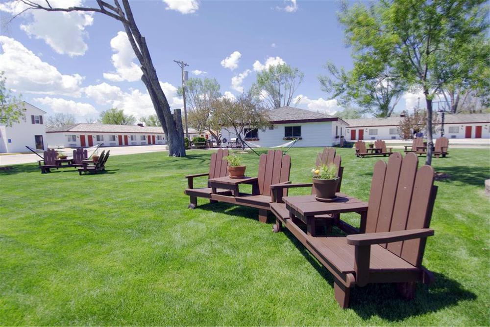 Covered Wagon Motel Lusk Wy Exterior photo