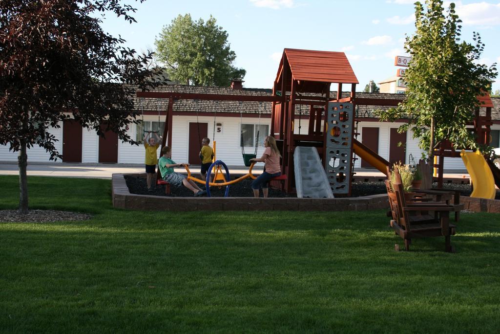 Covered Wagon Motel Lusk Wy Exterior photo