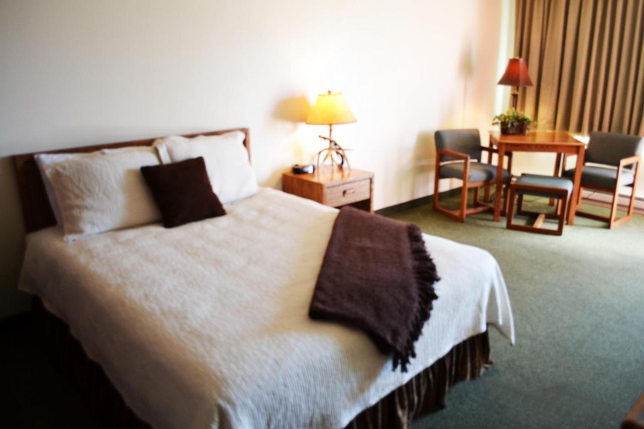 Covered Wagon Motel Lusk Wy Room photo